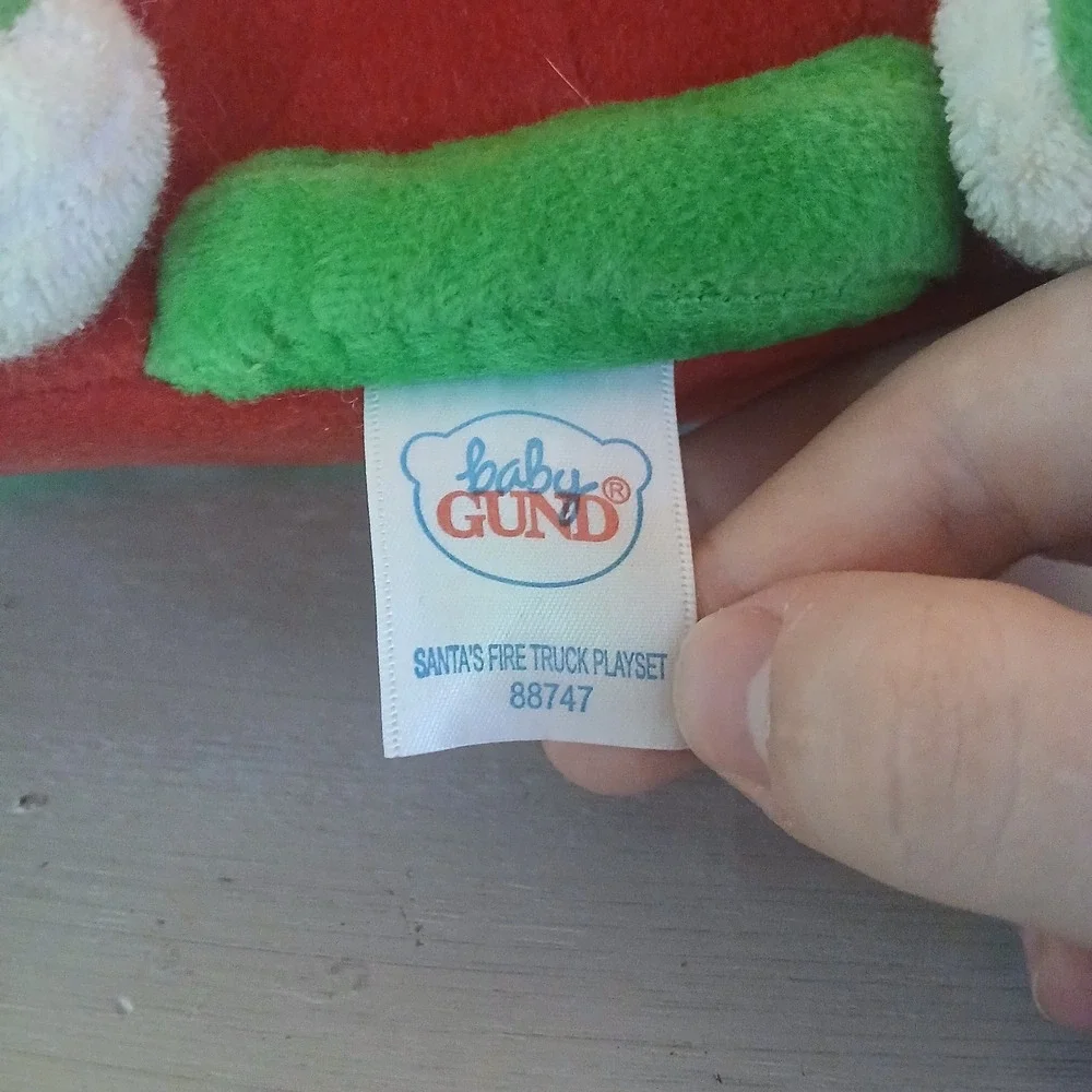 Gund‎ Firetruck Plush Carry Along Fire Truck Play Set Zipper Soft Dog Santa D52